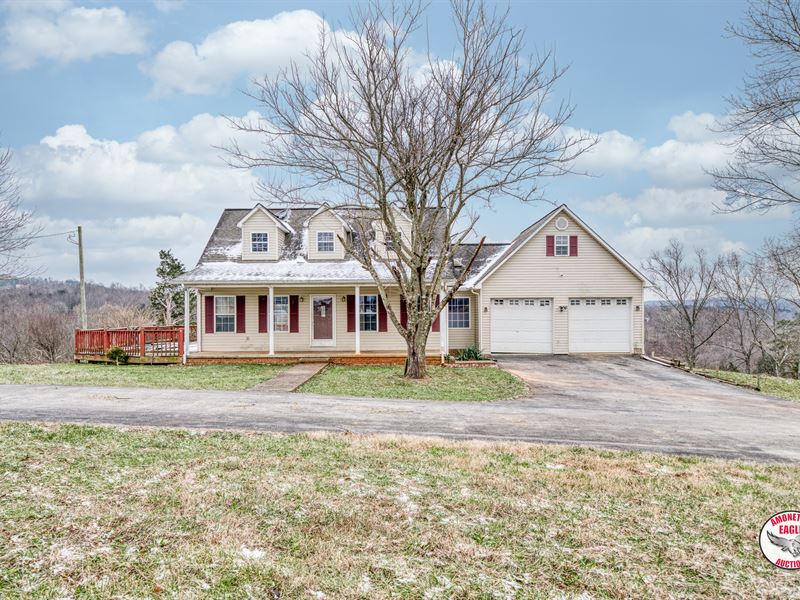 Home and 5+/- Acres : Byrdstown : Pickett County : Tennessee